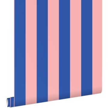 papier peint à rayures rose clair et bleu