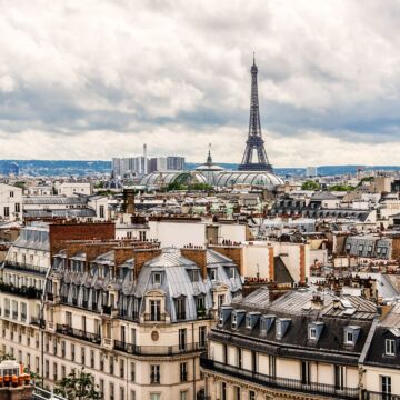 papier peint panoramique Paris vue sur la ville beige et gris